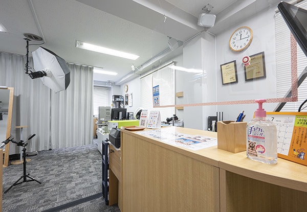 イエロージャケット　受付カウンター